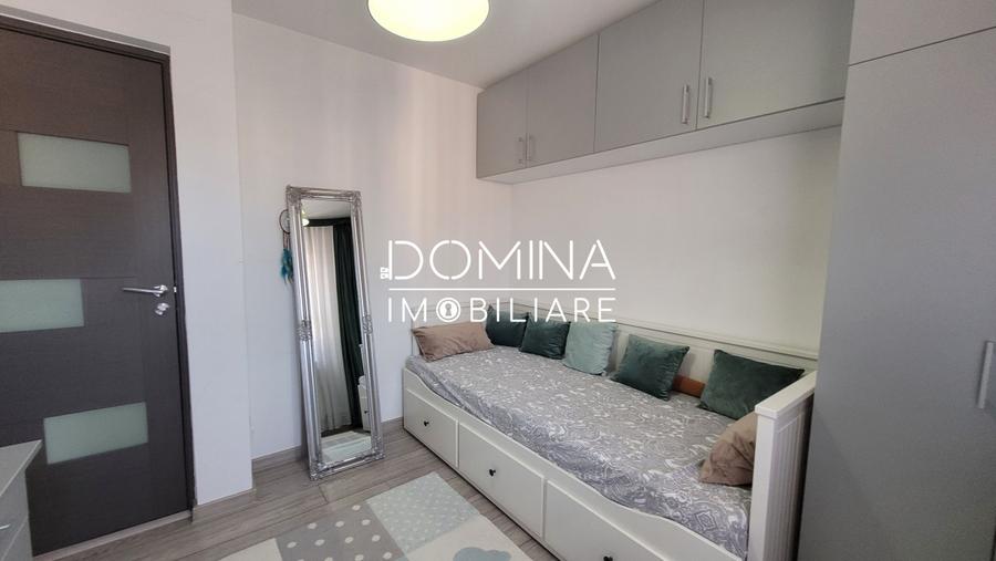 Vânzare apartament 4 camere, decomandat, strada Victoriei – central