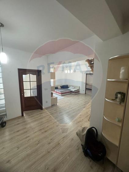 Apartament 3 camere | 2 bai | balcon | mansarda | bloc nou | Burdujeni