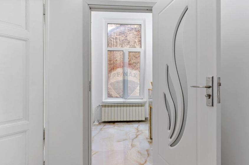 Apartament 3 camere, nemobilat, prima inchiriere-central