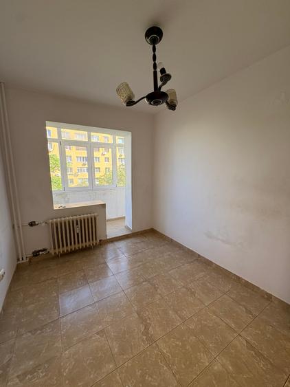 Ozana, metrou 1 decembrie 1918, ap.3 camere, decomandat, 70mp, et.3, 134.000Euro