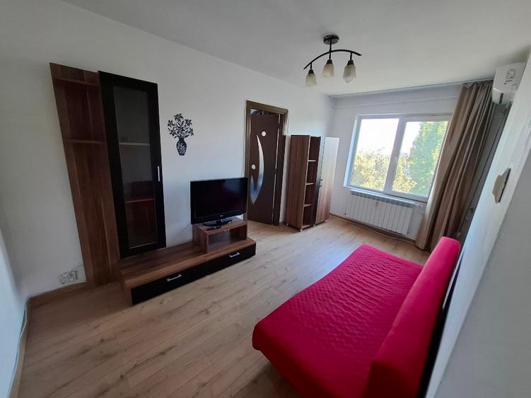 Ofer spre închiriere apartament cu 2 camere, semidecomandat, situat în Constanța