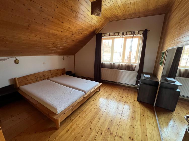 Apartament 3 camere decomandate + curte 400 mp și garaj – zona Terezian