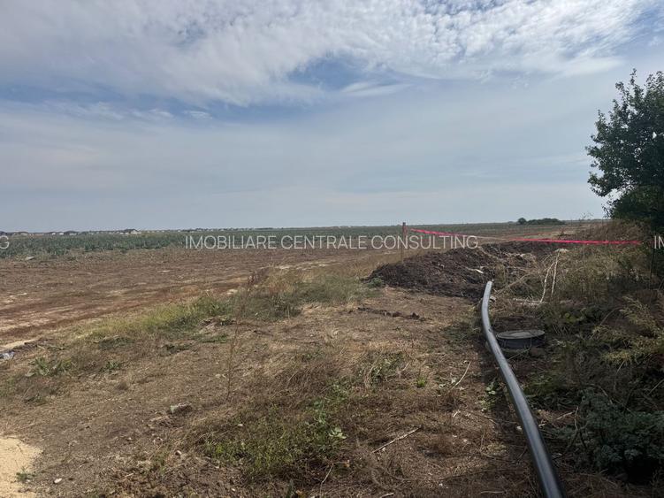 Teren intravilan construibil utilități la poarta