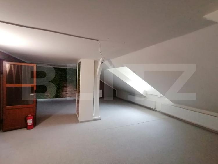 Casa de inchiriat,8 camere +, nemobilata, Gruia