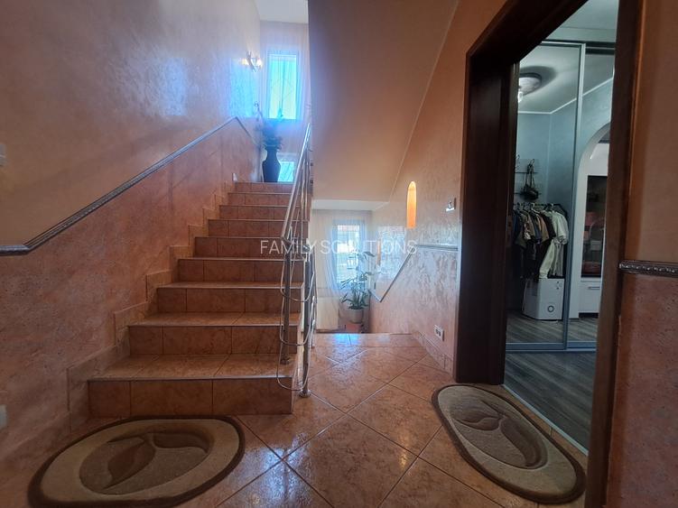 Casa individuala cu piscina. P+1+M. zona foarte buna - 25