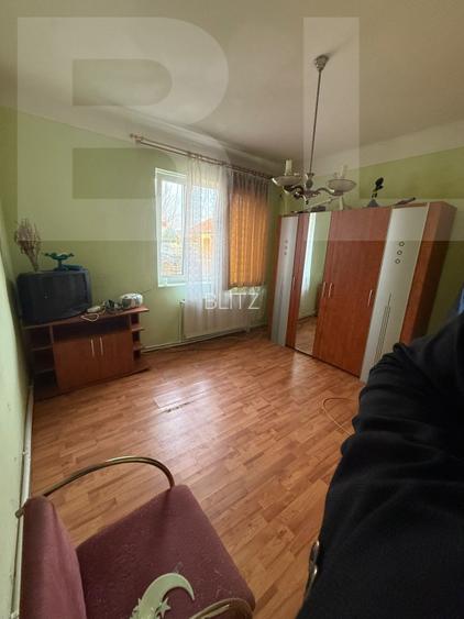 Casa de vanzare, cu 3 camere, doua bucatarii+teren in Simeria
