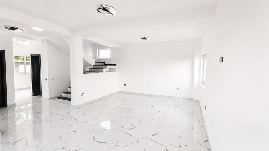 Casa P+1 de vanzare, 5 camere, 3 bai, 460 mp teren, in Lumina