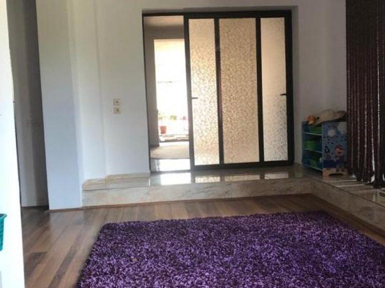 Afumati vila 8 camere , teren 1300 mp , piscina