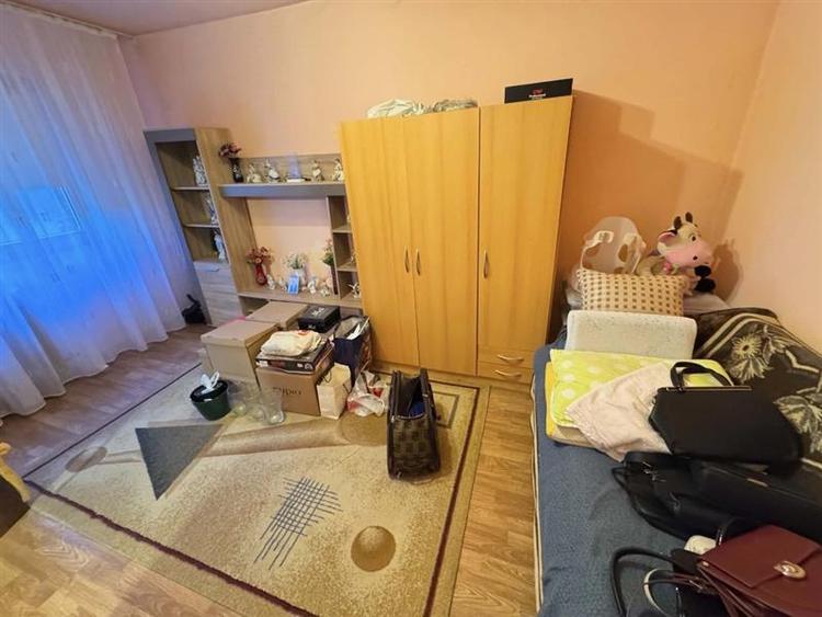 2 camere bloc izolat linga Judetean