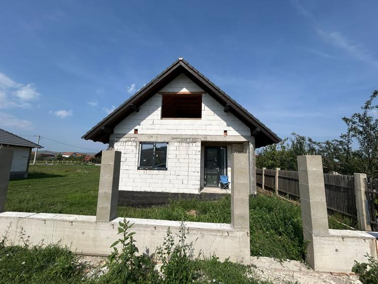 Casa de vanzare 136 mp, 820 teren , Zona Totoi