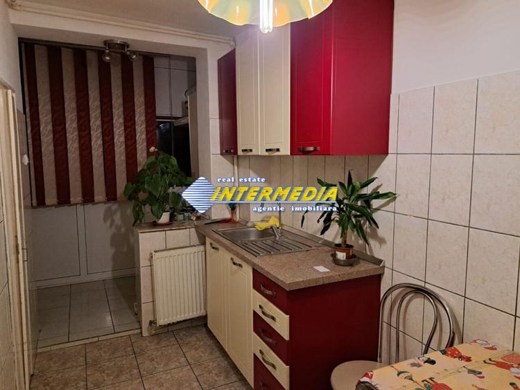 Apartament 3 camere decomandat de inchiriat Alba Iulia zona Centru