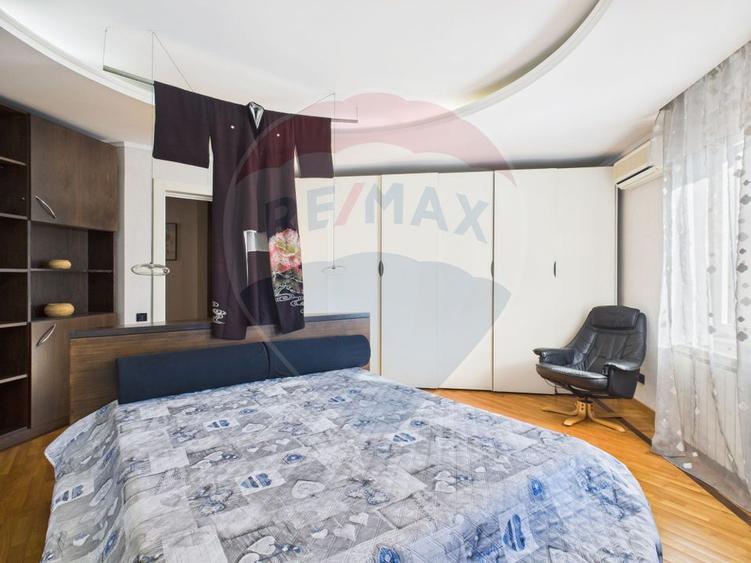 Vila spectaculoasa in Balotesti, curte 5000 mp si piscina interioara