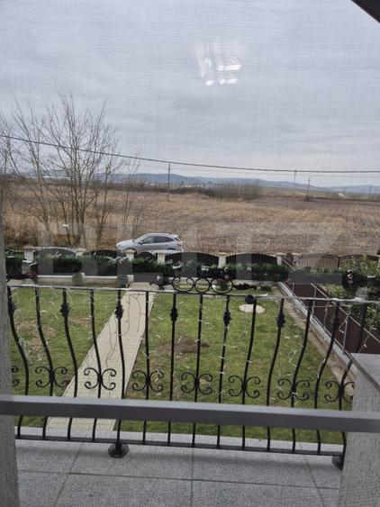 Vand sau schimb cu apartament vila superba cu 3 dormitoare in Ungheni