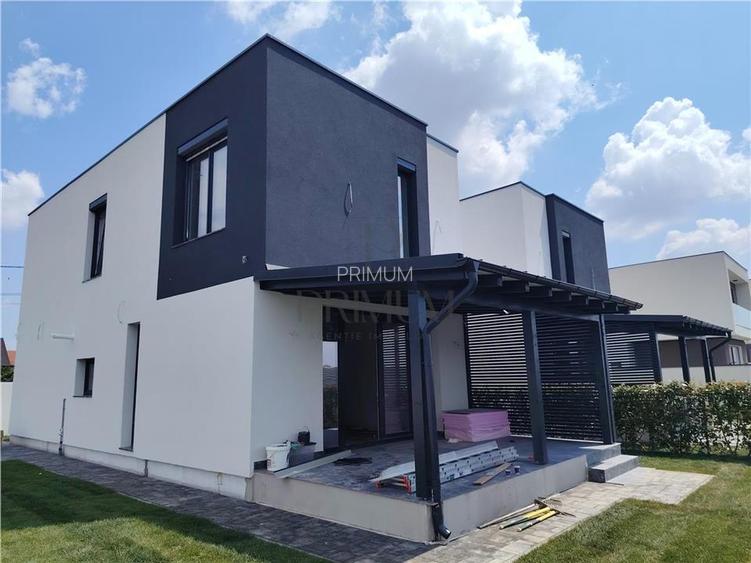 DUPLEX MODERN - ZONA CENTRALA - SEPARAT PRIN BAIE - GAZON SI SISTEM DE IRIGARE - 2