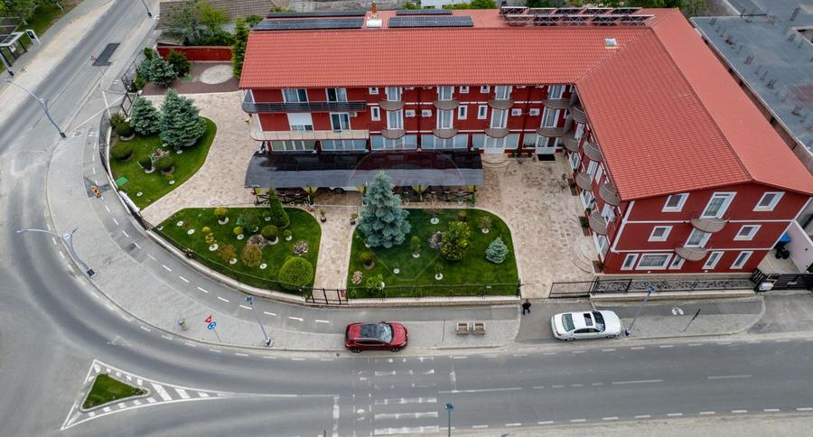 Hotel / Pensiune cu 36 camere de vânzare în Saturn