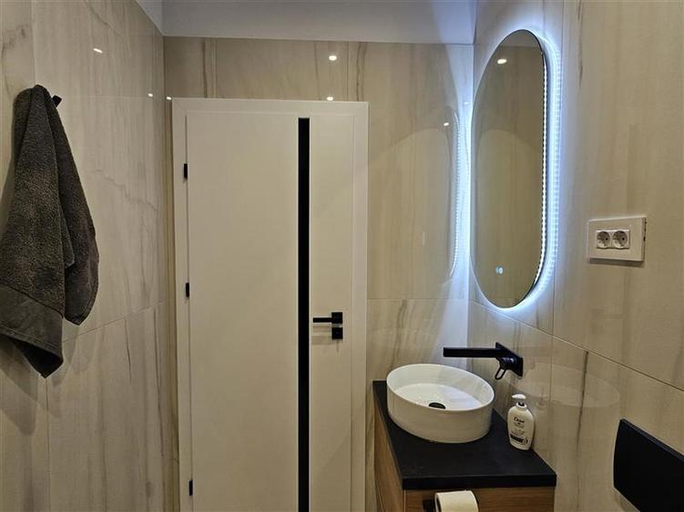 Vanzare apartament 3 camere, ultramodern, dispus pe 2 niveluri, Cartier Gheorghe
