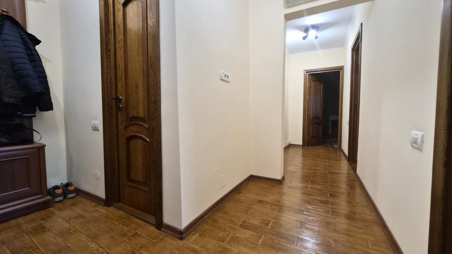 Capitol - ap 3 cam , et 2/4 , renovat integral (mobilat si utilat complet)