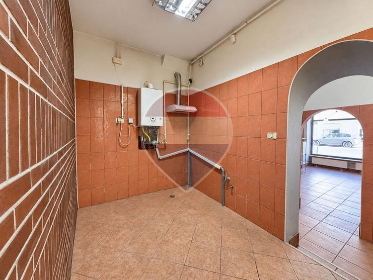 VITRINĂ STRADALĂ | SPAȚIU COMERCIAL | STRADA LUNGĂ | ZONĂ CENTRALĂ