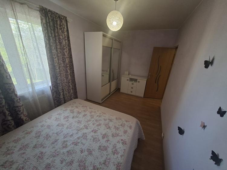 Apartament cu 2 camere decomandat, etaj 2/4, zona Alexandru cel Bun