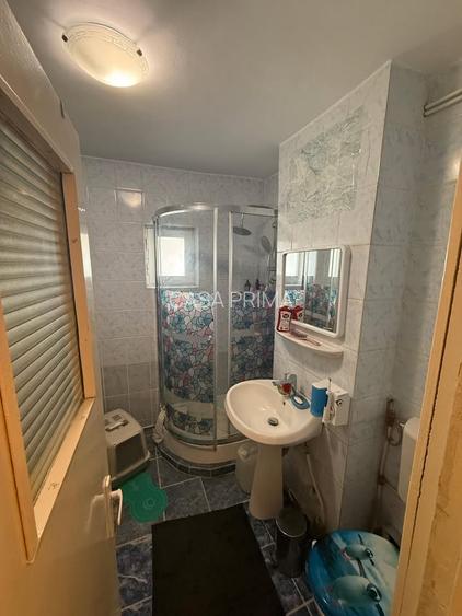 3 camere Decomandat- etaj 1/4 -- Canta-60m, geam la baie ! - 2