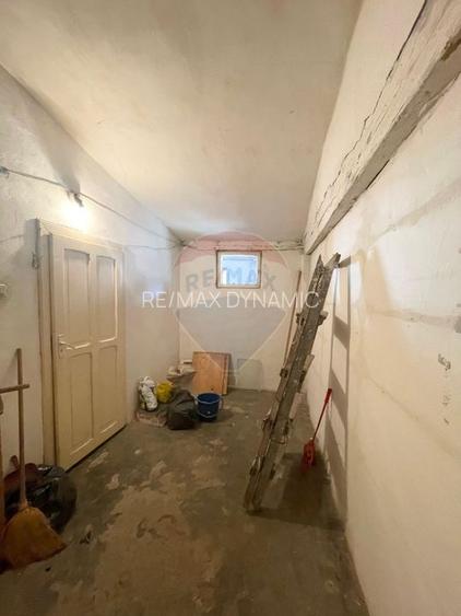Casă cu 3 camere de vânzare în zona centrala comison 0% + garaj - 13