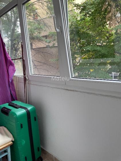 Proprietar, vand apartament cu 2 camere si balcon inchis. Pret usor negociabil - 4