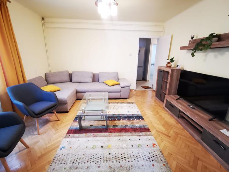 De inchiriat apartament 3 camere – zona Centrala