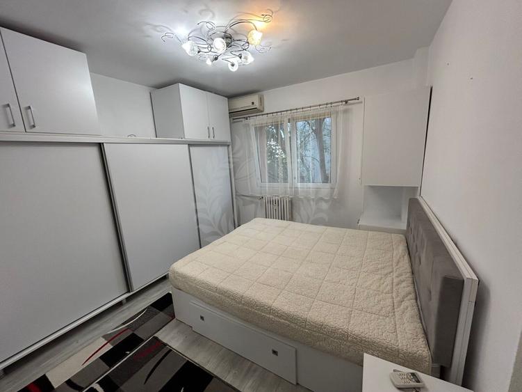 APARTAMENT 4 CAMERE //DECOMANDAT//MALU ROSU