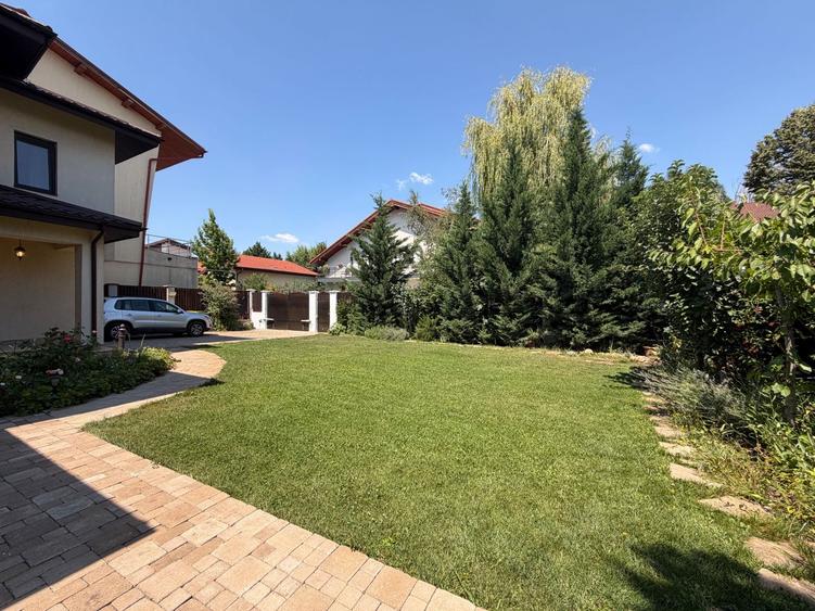 Vila cocheta cu spatii generoase si gradina de 350 mp