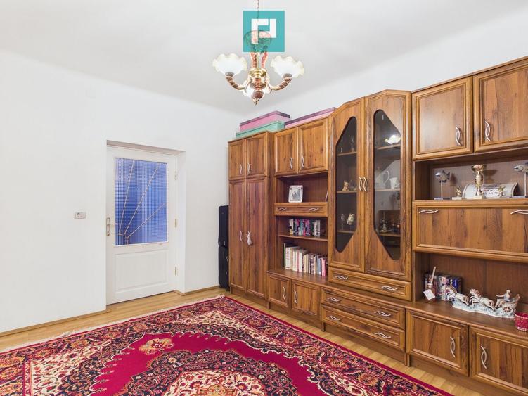 Casă 2 corpuri și 5 camere ultracentral în Curtici