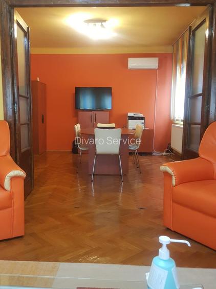 Vanzare vila zona Titulescu cu trei apartamente piscina garaj  gradina foisor - 4