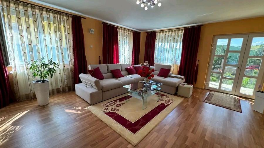 Casa deosebita cu 5 camere in Oradea, cartier Oncea