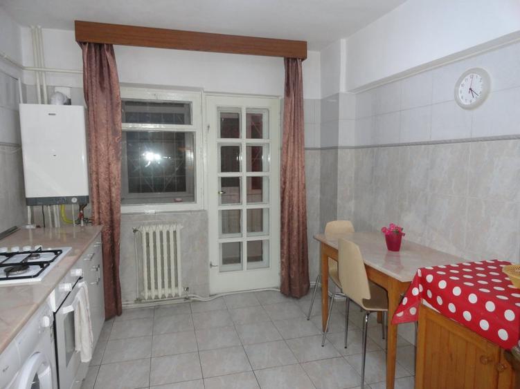 Braila apartament 3 camere de inchiriat ultracentral Scolilor parter