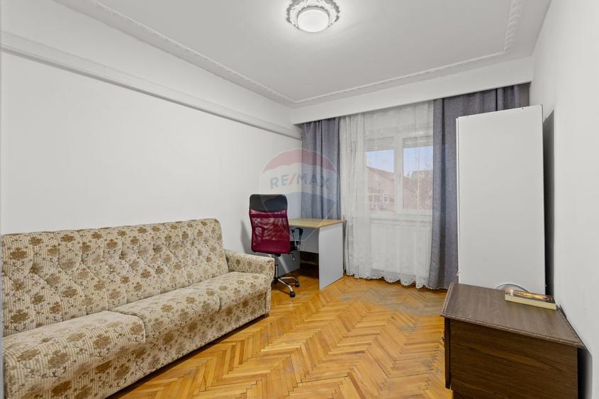 Apartament cu 3 camere 2 băi de închiriat în Podgoria