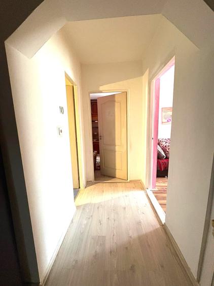 Apartament 3 camere 65mp zona semicentrala 65.000eur neg