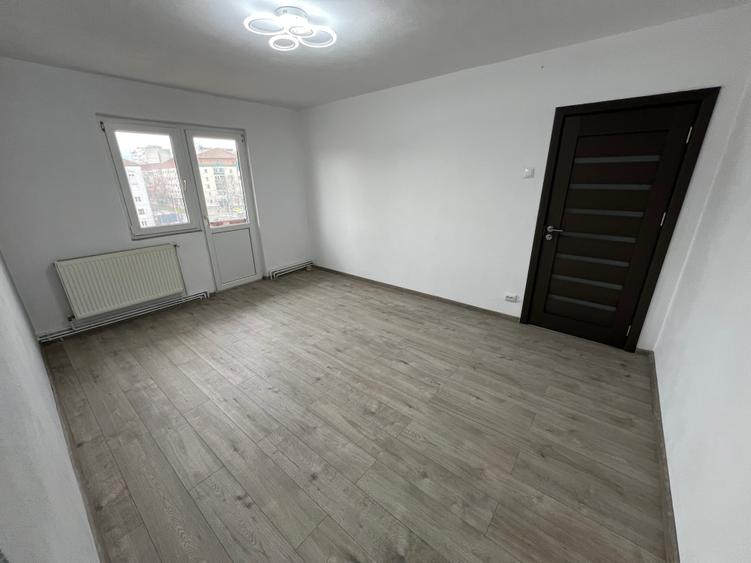 Apartament 2 camere semidecomandat,renovat, Mihai Viteazul