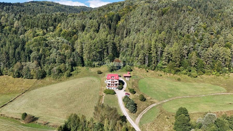 Pensiune în funcțiune | 10 camere | Teren 4.000 mp | Brădet – Săcele