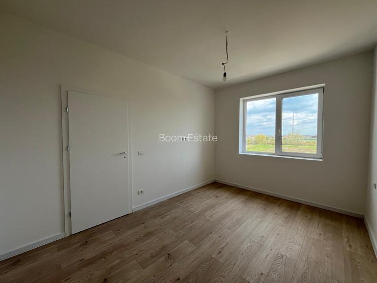 ULTIMUL APARTAMENT, CURTE PROPRIE, 3 CAMERE - 4