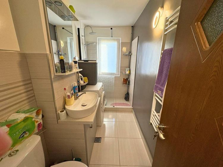 Apartament 2 camere decomandat zona Simeria (lângă piața Dolar)