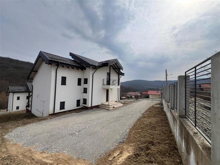 Luncani- vila noua- proiect deosebit langa padure!