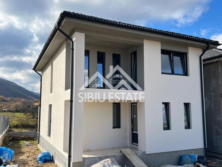 Vila spațioasa cu priveliște superbă spre cetatea Cisnadioarei - 4