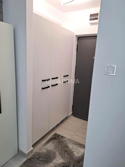 Garsoniera RENOVATA de la placa, CT, AC, mobila la comanda, utilata, etaj 2