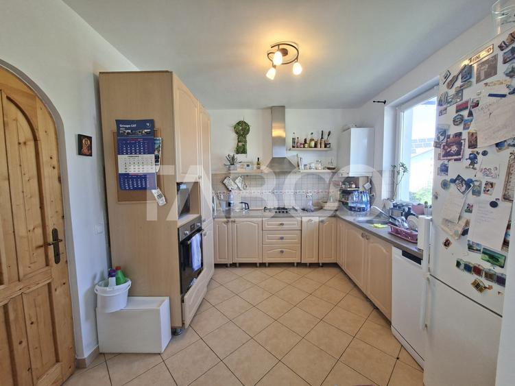 Casa individuala de vanzare - Sura Mica- 4 camere si 490 mp teren