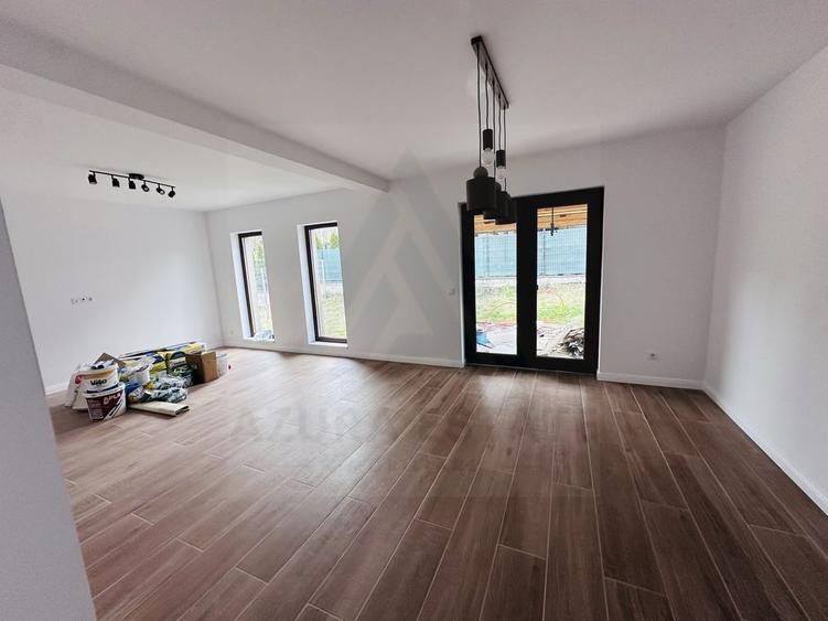 Casă premium complet utilata 5 camere 3 bai teren 427 mp în Cisnădie