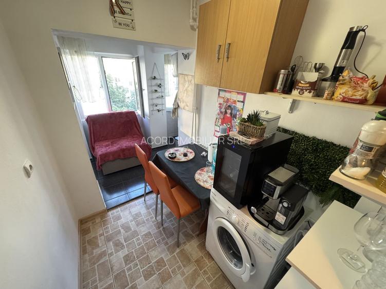 Garsonieră decomandată, etaj 3/4, loc de parcare – zona Școala 8 - 3