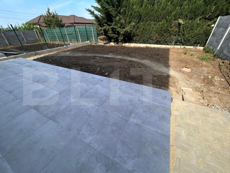 1/2 Duplex, 117mp, despărțit prin camera tehnică