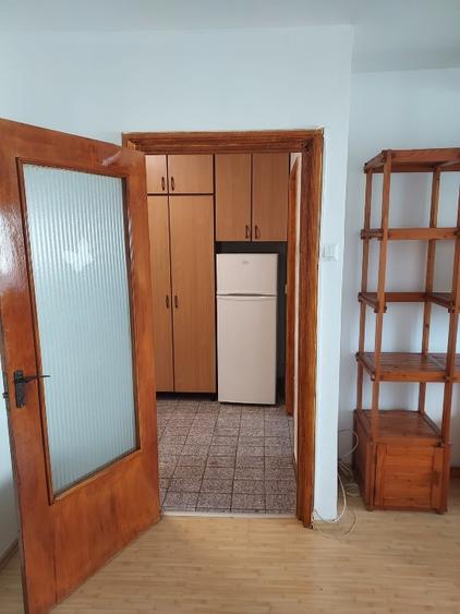 Garsoniera, zona Nerva Traian, 2000 RON sau 375 euro