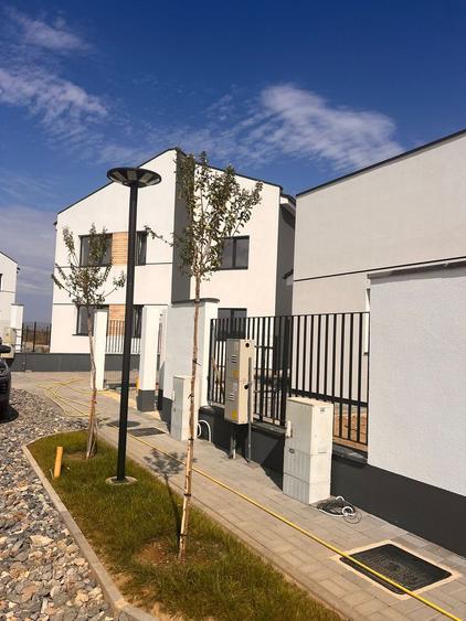 Comision 0%. Duplex spatios 120 mp. Panouri solare.  380 mp teren.  La cheie.