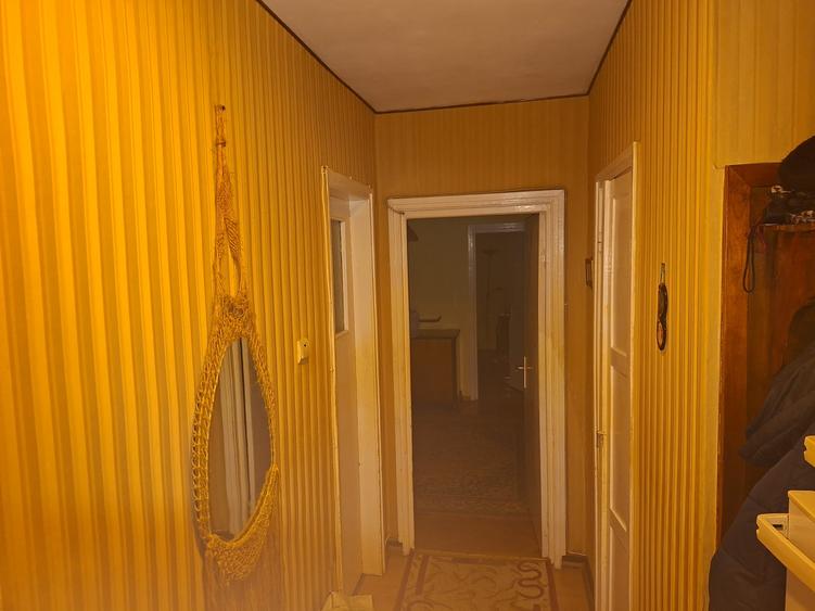Apartament cu 3 camere, etajul 1/3, zona Tudor Vladimirescu
