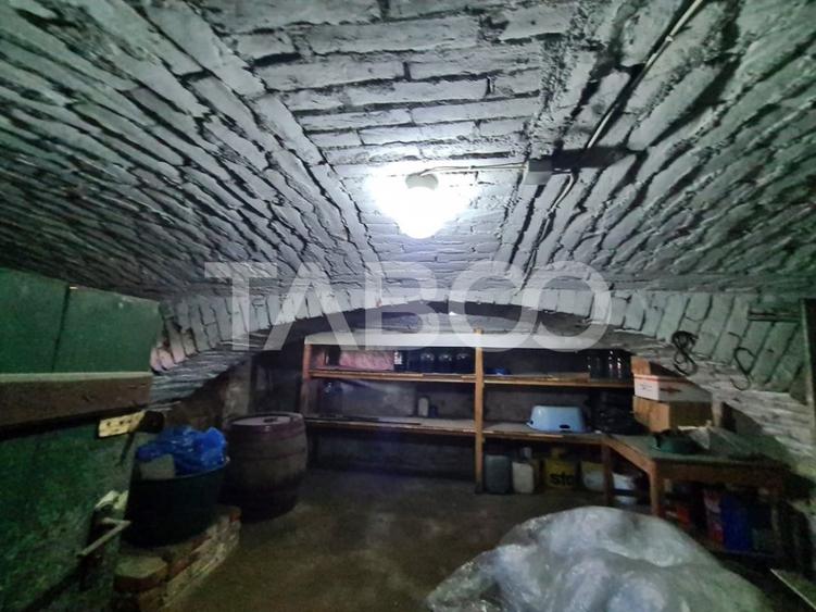 Casa cu spatiu comercial de vanzare in Sebes zona centrala